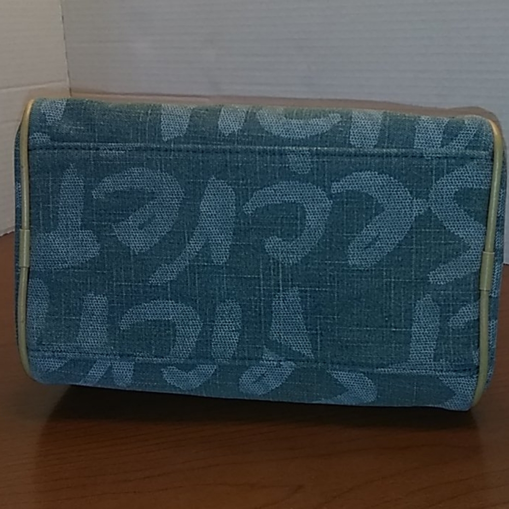 Victoria's Secret hand bag. - Picture 4 of 7
